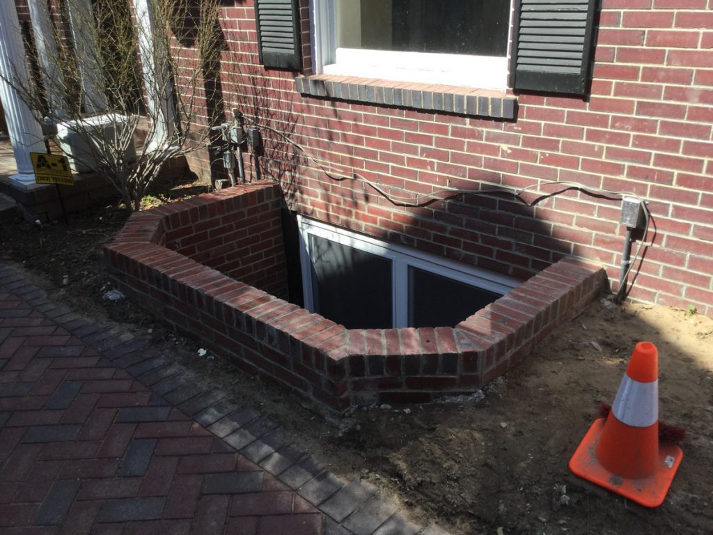 Egress window with brick window well